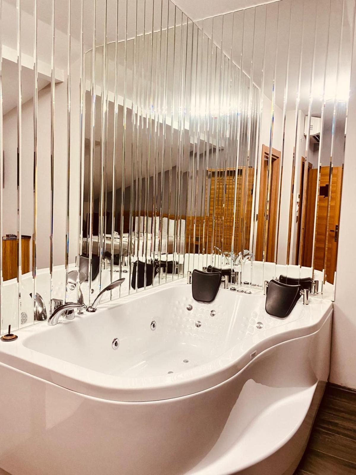 Waves Hotel Istanbul Bagian luar foto
