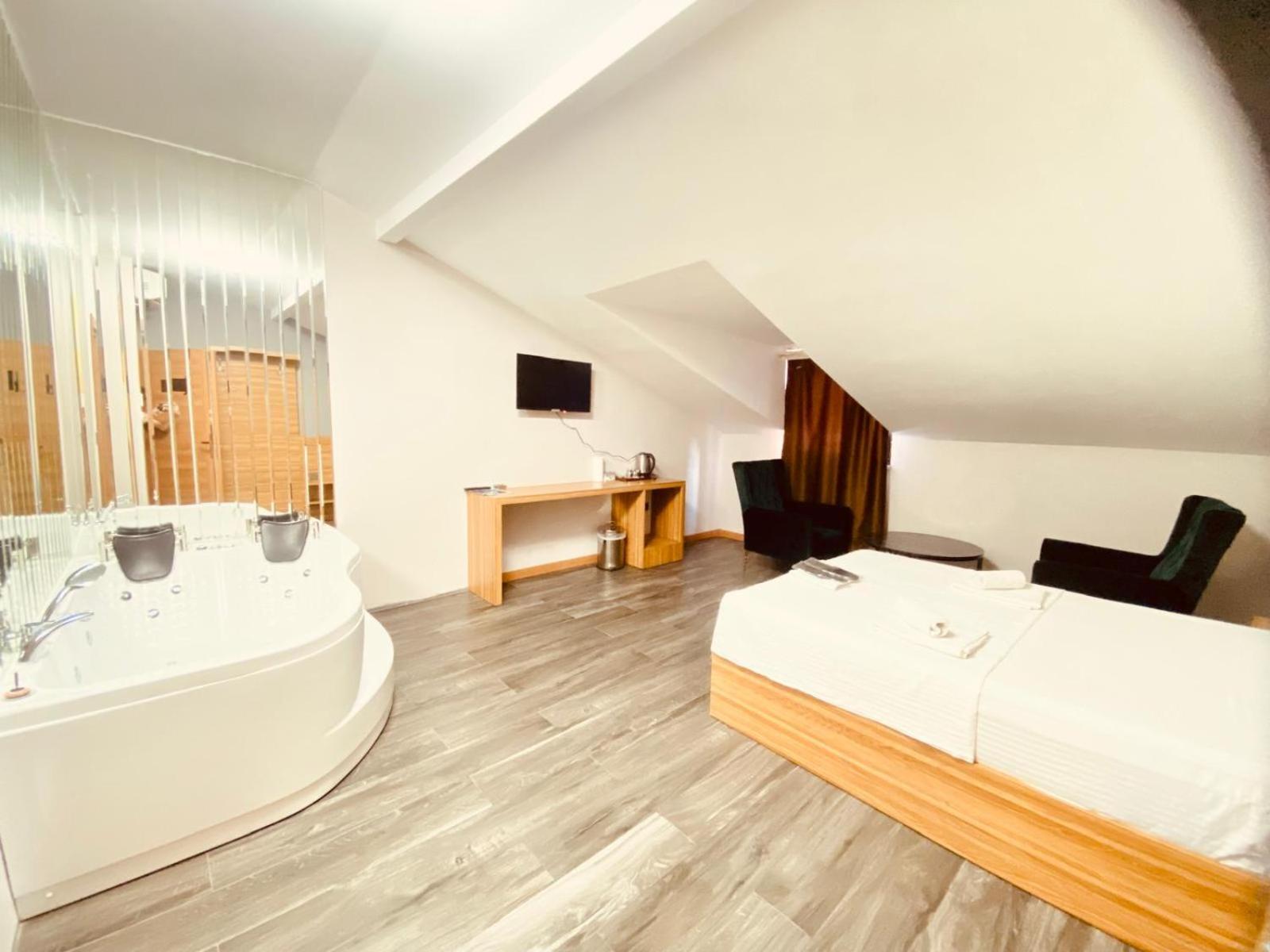 Waves Hotel Istanbul Bagian luar foto