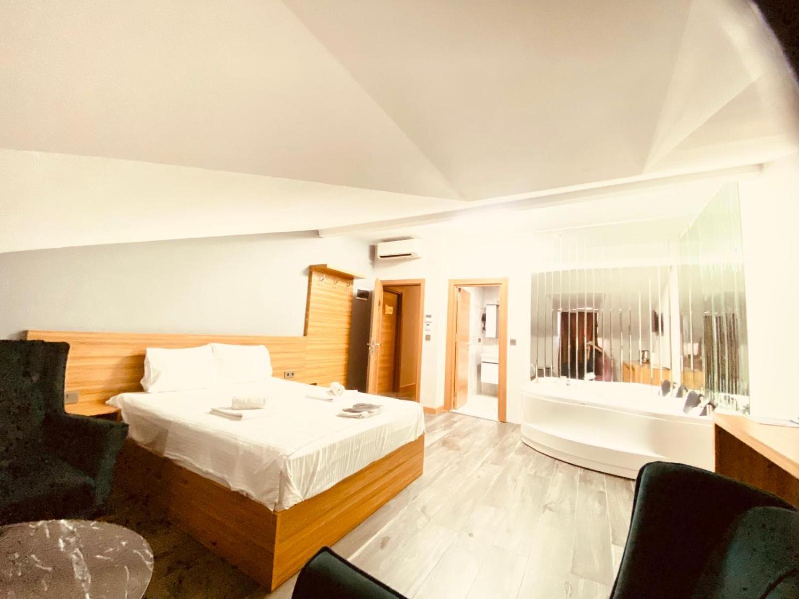 Waves Hotel Istanbul Bagian luar foto